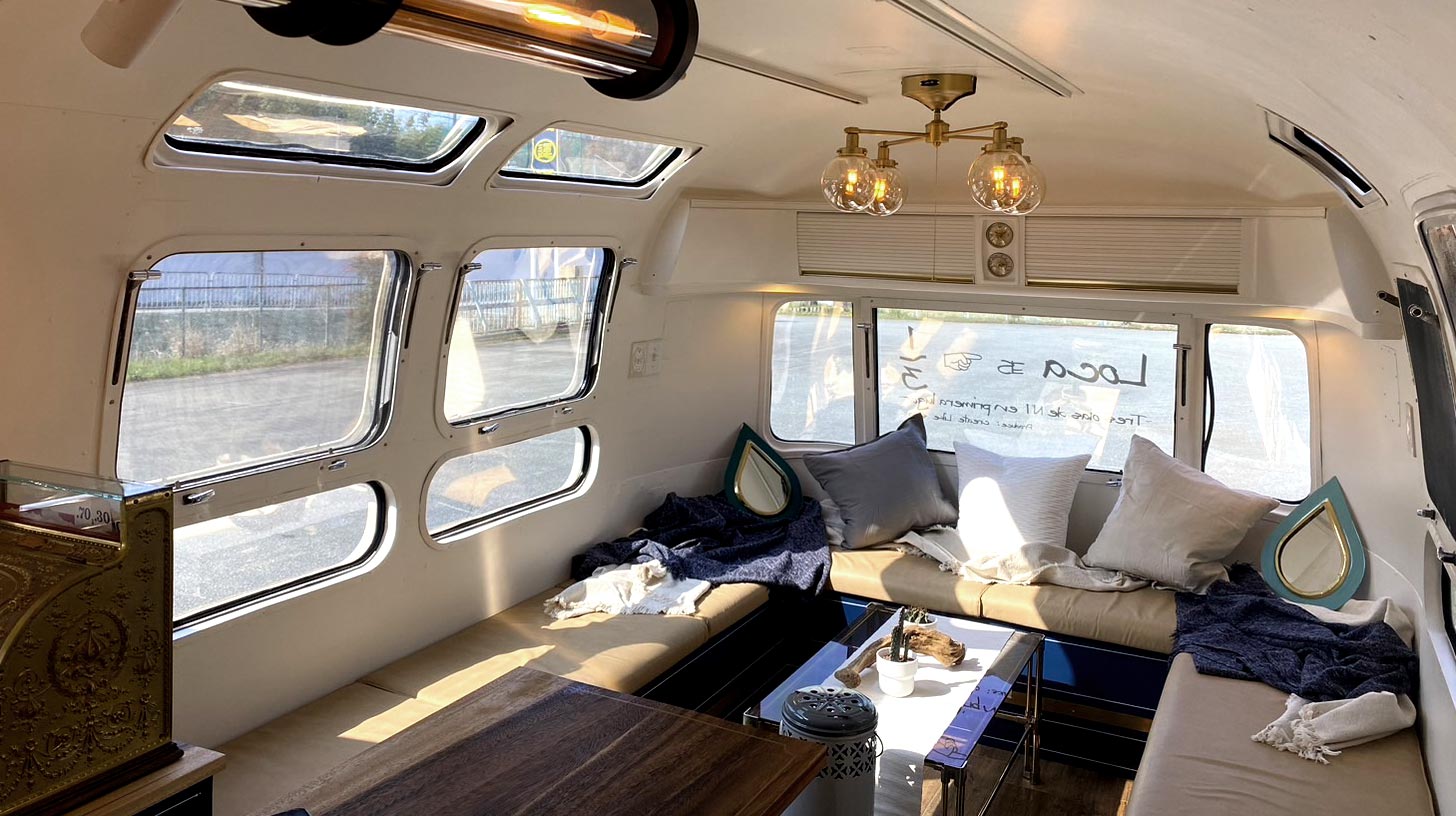 Loca 1/3（ロカ サンブンノイチ）キッチンカー内部イメージ