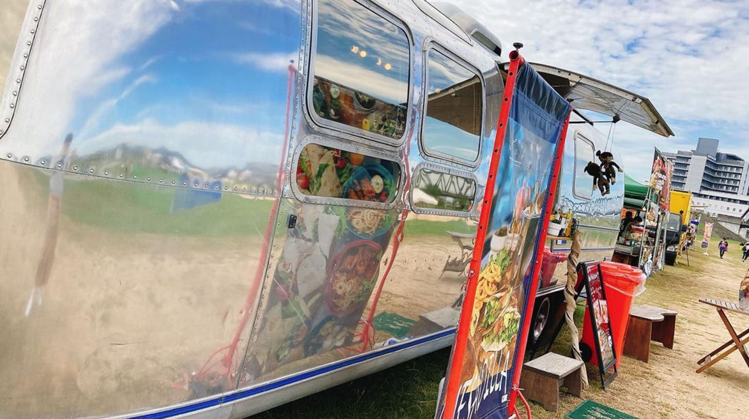 Loca 1/3（ロカ サンブンノイチ）キッチンカー外観